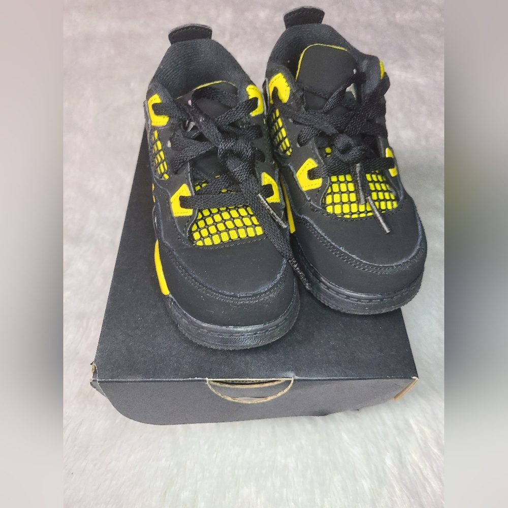 Toddler Jordan 4s black/ taxi